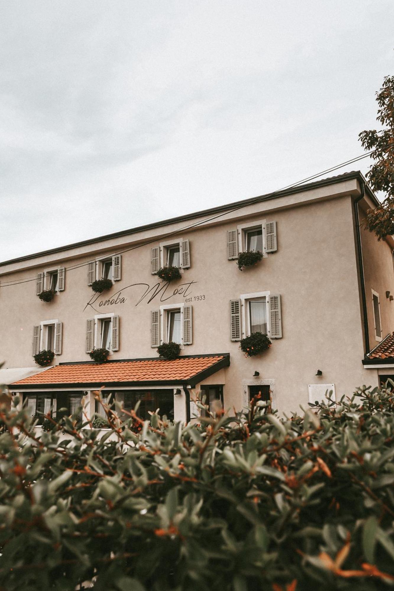 Konoba Most Rooms Бузет Экстерьер фото